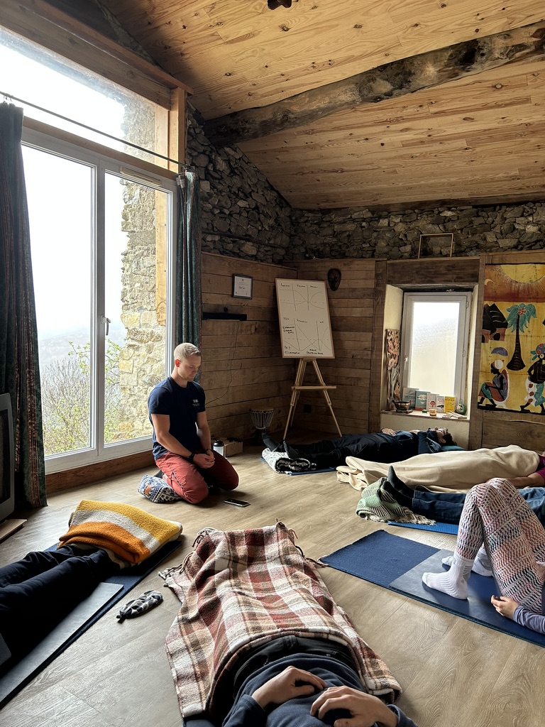 Pratique de la respiration Wim Hof en groupe
